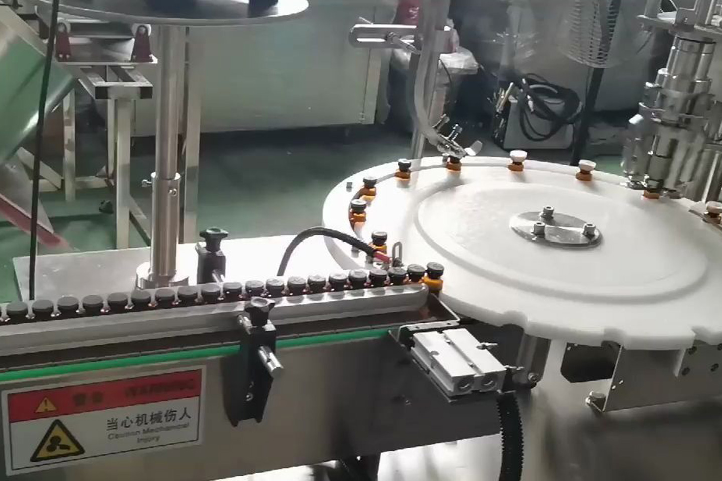 ¿¿ cuáles son las características de la máquina de laminación de tapa de corte de alta velocidad?